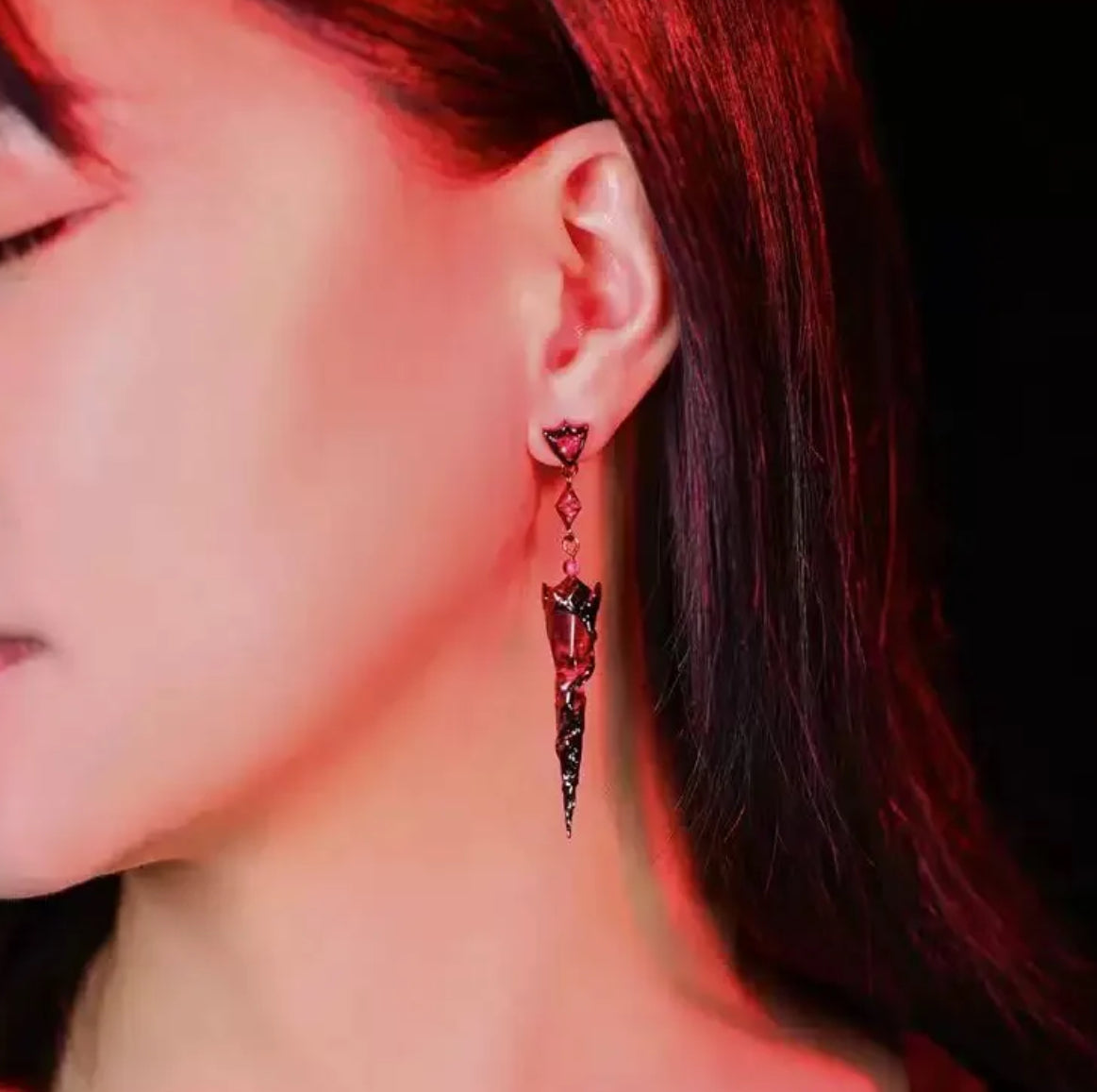 Bleeding dagger earring