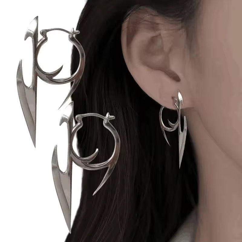 Bladekiss earrings