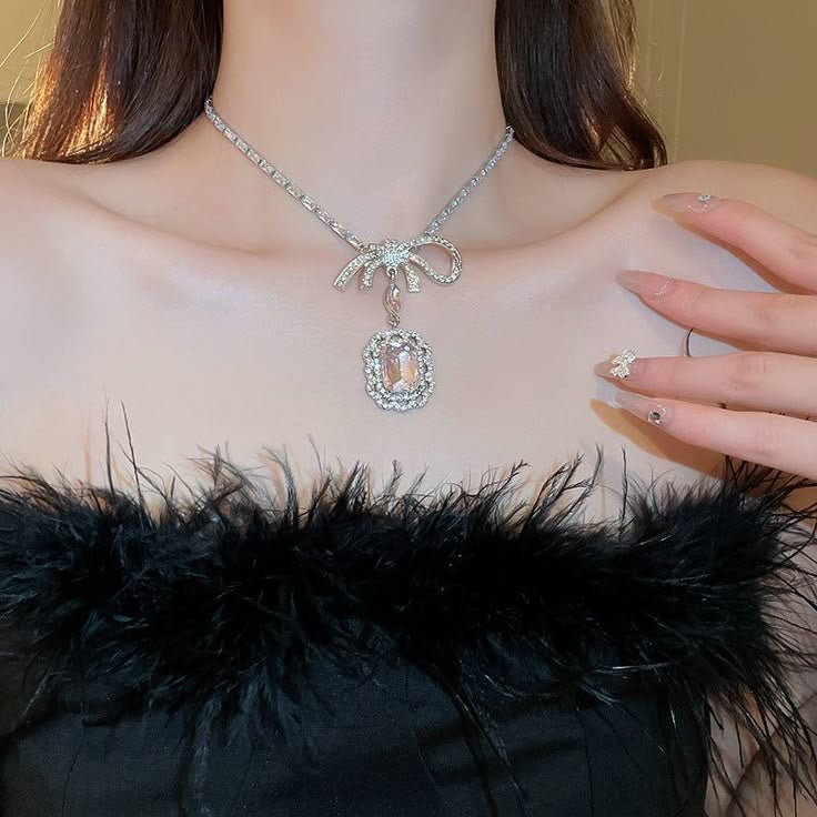 Celectial bow necklave