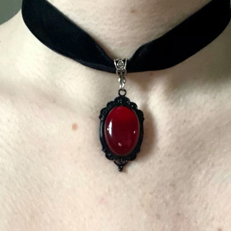 Gothic vintage choker