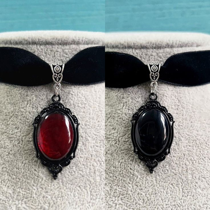 Gothic vintage choker