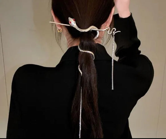 Snake detailed hairpin