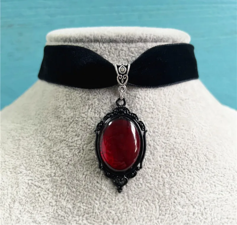 Gothic vintage choker