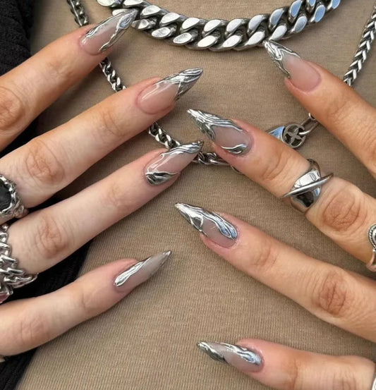 Geometric silver nails