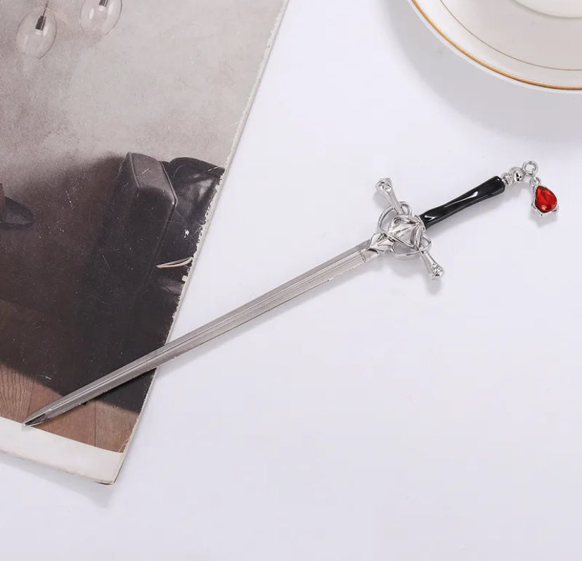 Woman’s sword shaped hairpin