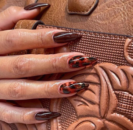 Leopard print nails