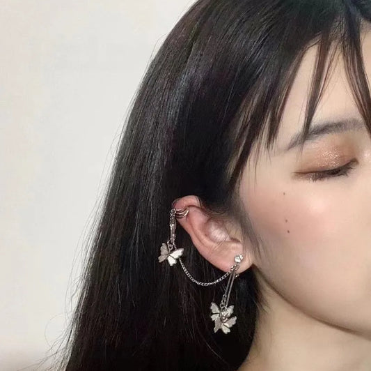 Flying butterfly earcuff
