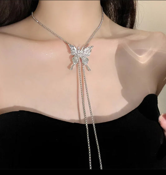 Butterfly detailed alloy necklace