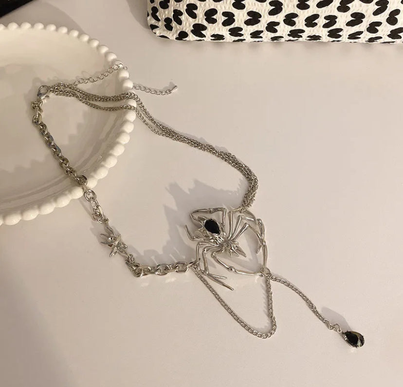 Spider detailed necklace