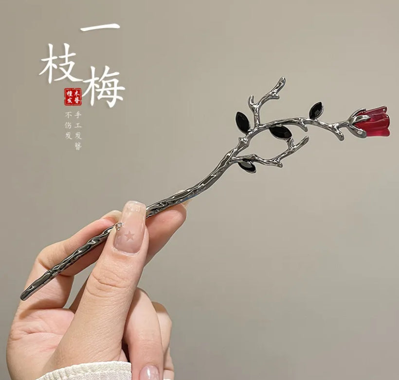 Rose detailed hair pin