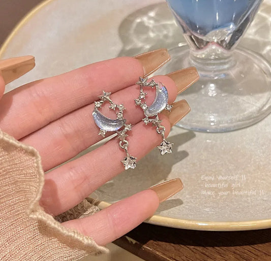 Moon detailed studs