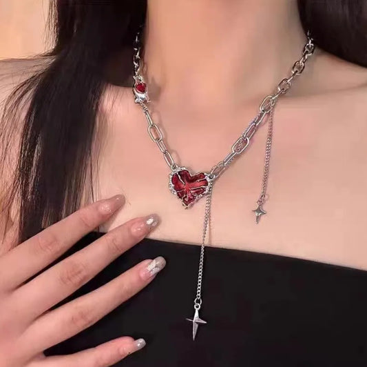 Claw heart gothic necklace