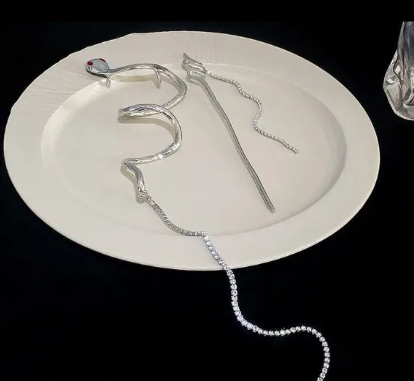 Snake detailed hairpin