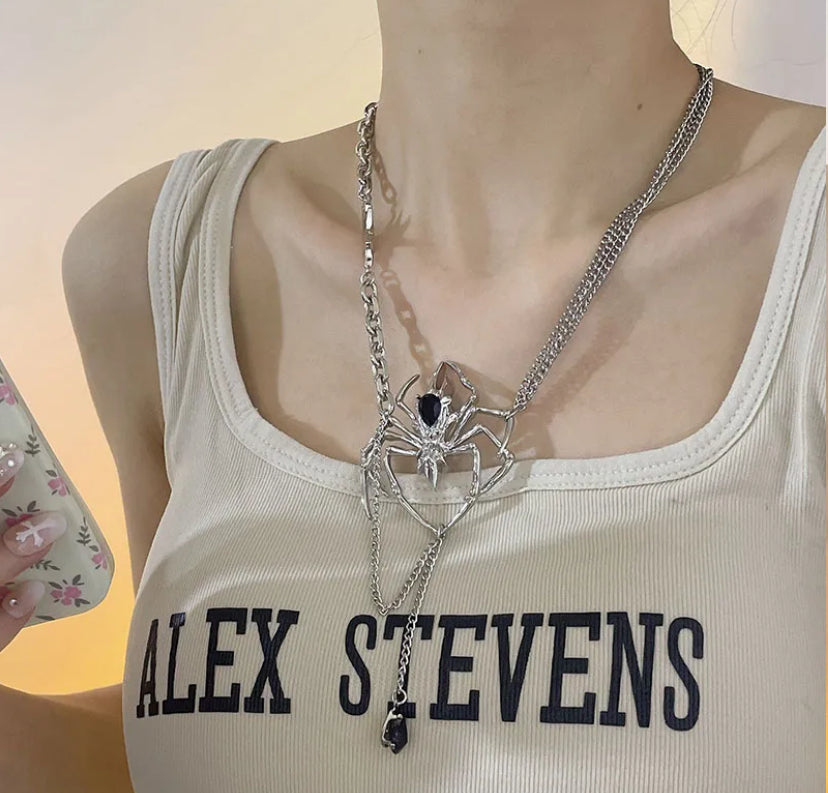 Spider detailed necklace
