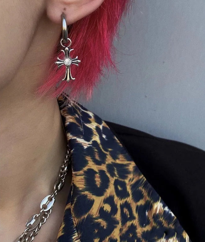 Cross detailed stud(single