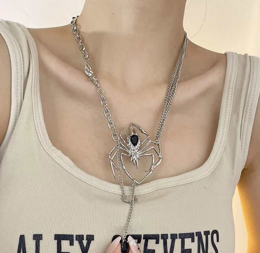 Spider detailed necklace