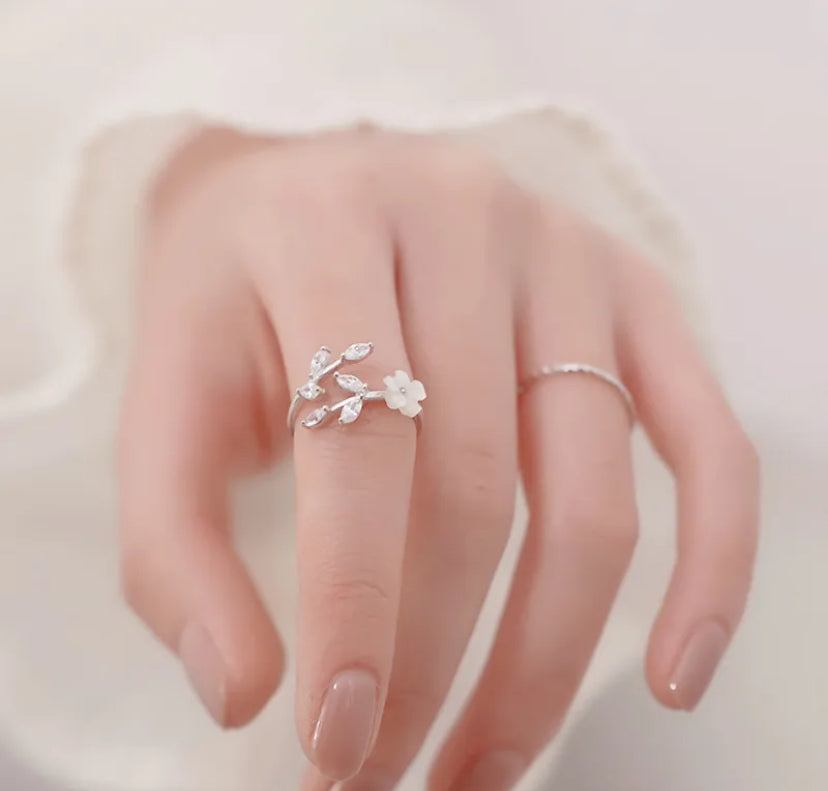 Flower detailed 925 sterling silver zircon open ring