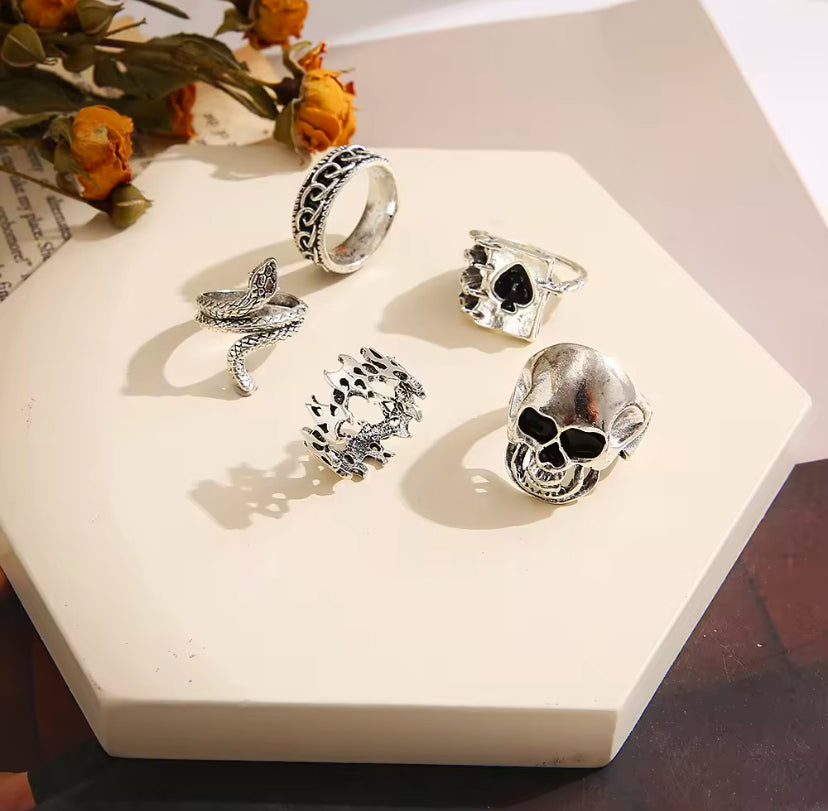 Geometric gothic ring set