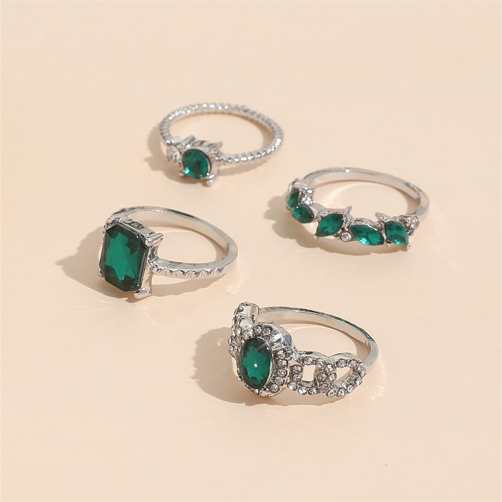 Emerald silver ring set