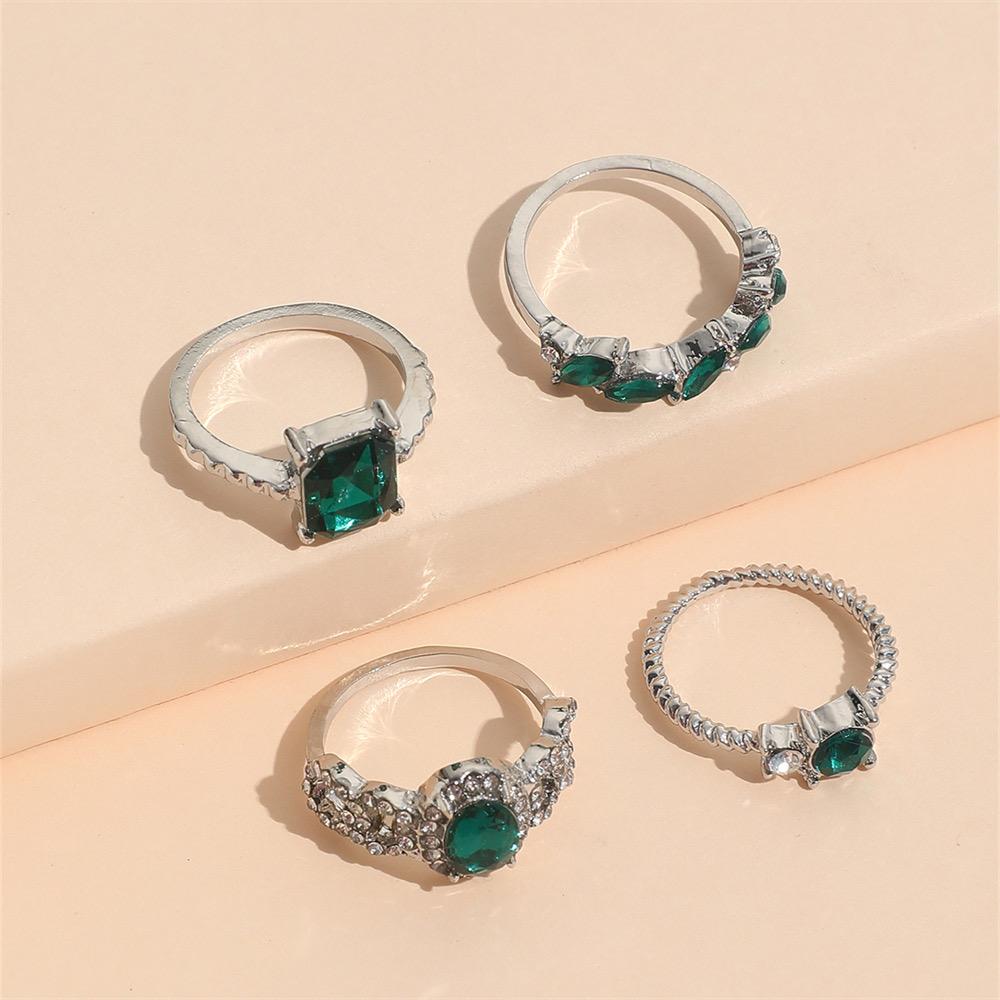 Emerald silver ring set