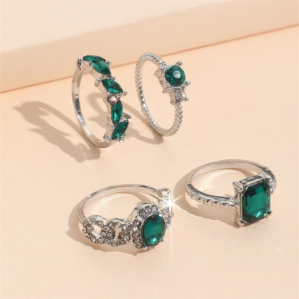 Emerald silver ring set