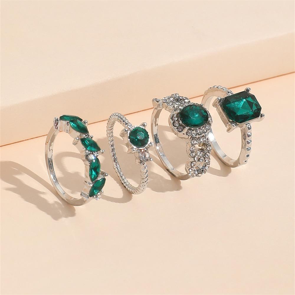 Emerald silver ring set